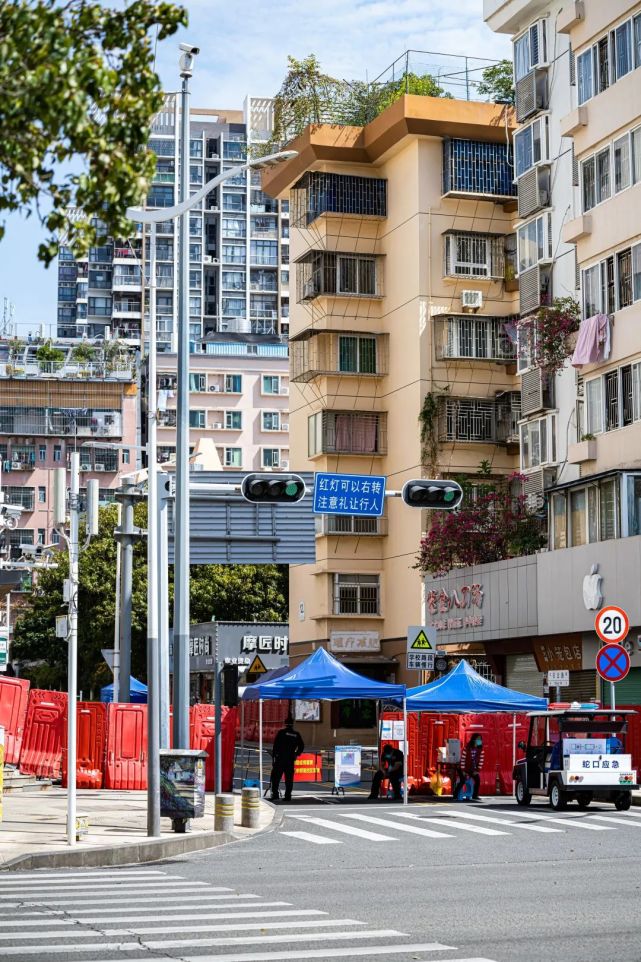 2月27日,招商街道爱榕园18栋与蛇口街道雷公岭村15号升级为中风险地区