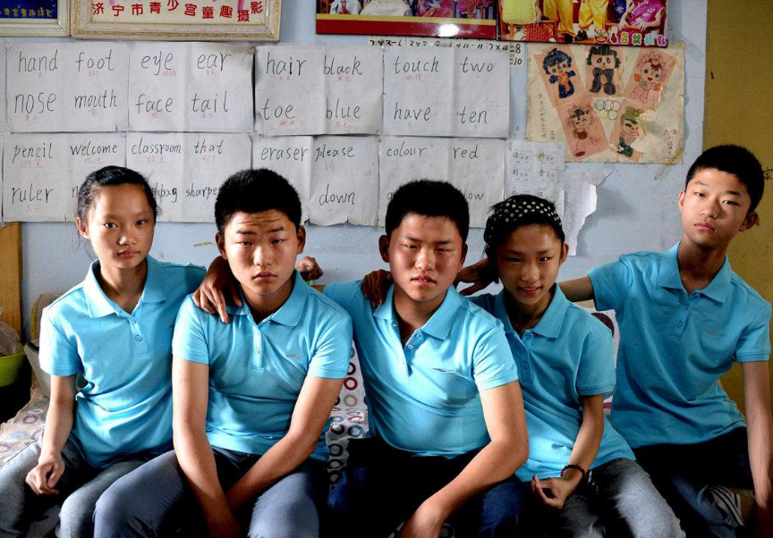 中国首例五胞胎如今年满20岁学历曝光后引众人唏嘘