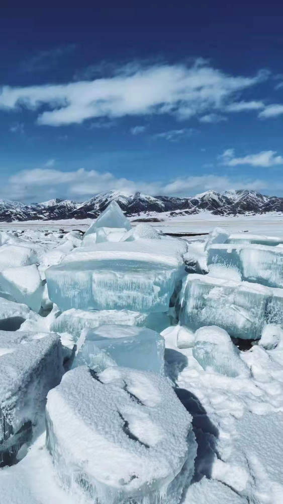 赛里木湖蓝冰下的世界,只有不到1%的人见过