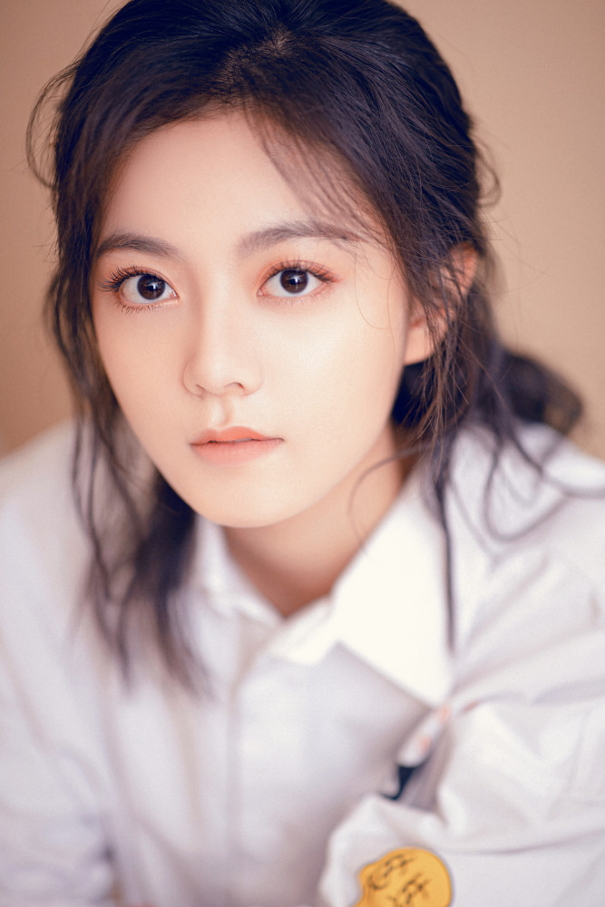 娱乐圈00后小花崛起,谁将脱颖而出成为下一个王者_腾讯新闻