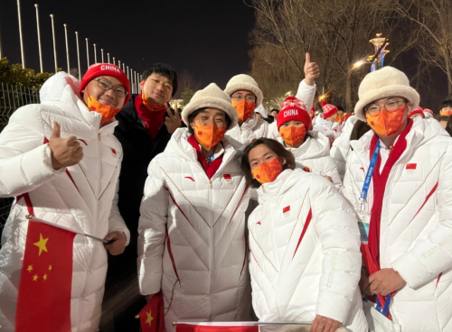 广西代表参与冬残奥会火炬传递朗文少儿英语3H1视频