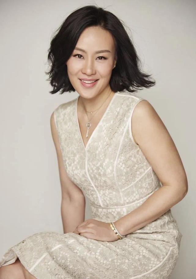 东方丽人邬君梅,婚姻一锤定音享福气