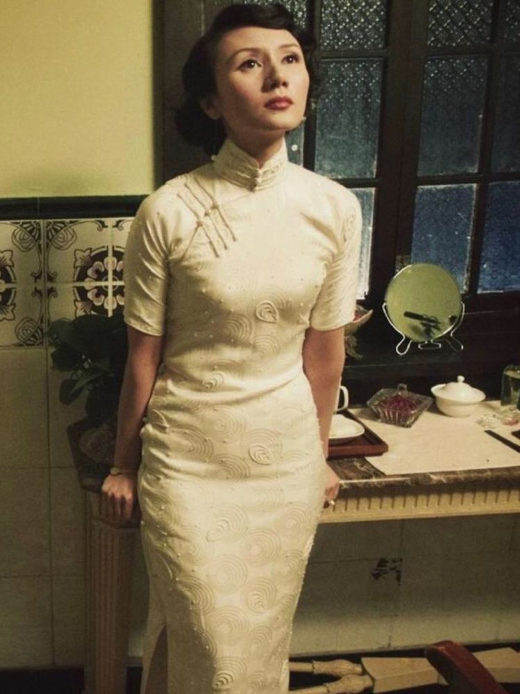 有种"气质"叫袁泉穿旗袍,虽然长相算不上惊艳,却优雅到骨子里插图6