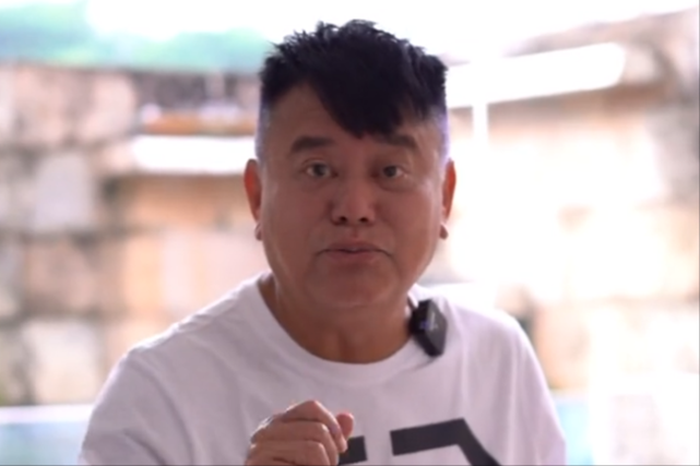 爱国艺人陈百祥我已年过七十没有老花眼发量像狗狗一样多