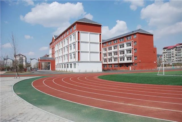 鞍山华育高中,把开除学生当儿戏