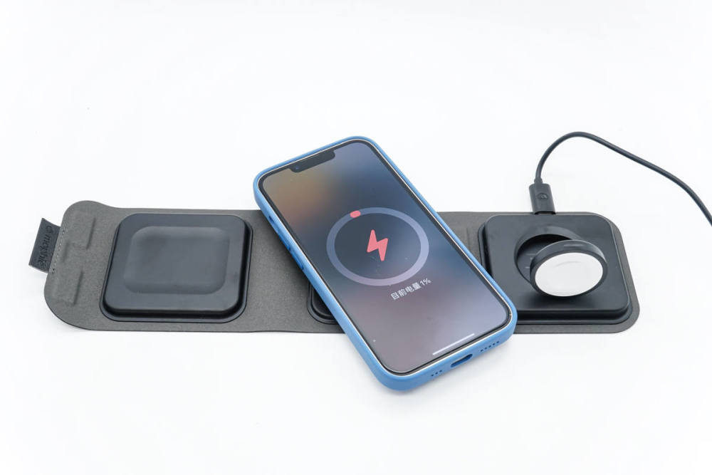 mophie三合一磁吸无线充电器评测像记事本展开充电