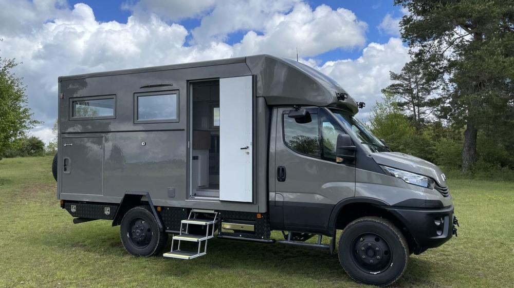 2022款依维柯小额头房车,3.0t四驱带锁动力强劲,总质量达7吨_腾讯新闻