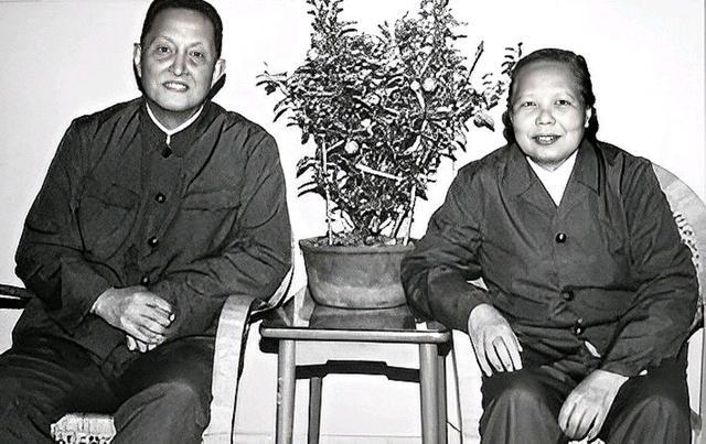 她的丈夫是开国上将洪学智,如今103岁仍健在,张文的