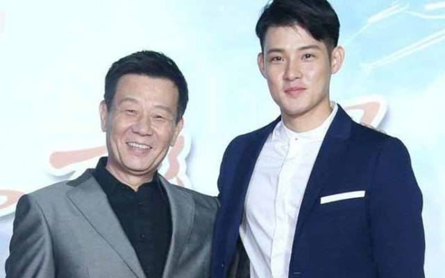 作为一个星二代,寇家瑞的确是没有爸爸寇世勋那么知名,不过寇家瑞还是