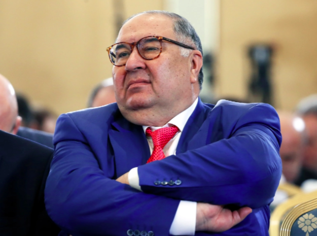 俄罗斯富商阿利舍尔·乌斯马诺夫的152米长的超级游艇遭德国扣押.