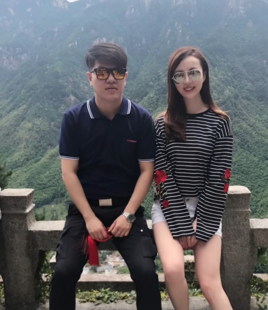 安徽台一姐余声拍包包展示照被网友爆料转行做模特本人忙辟谣