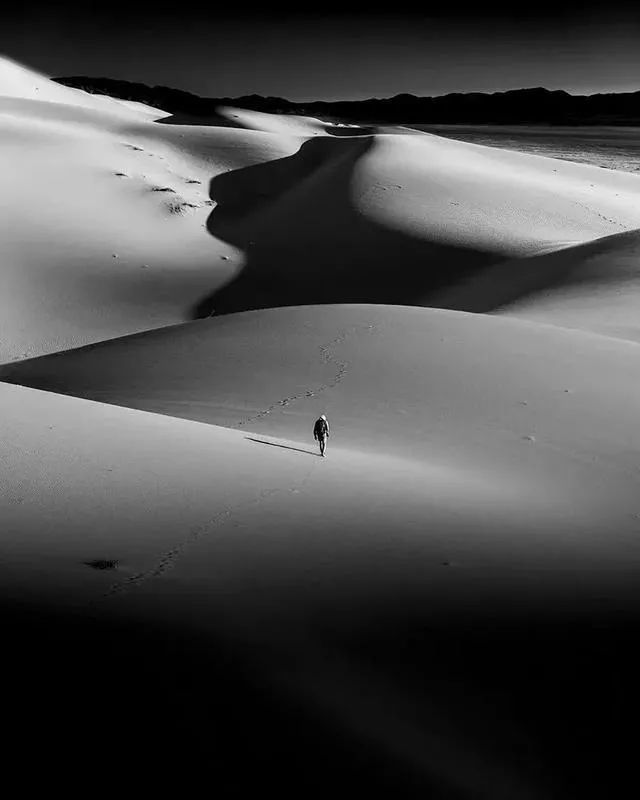 心里有时候,只有自己活着才能清晰地听到,自己荒凉而恐惧的呼吸有时候