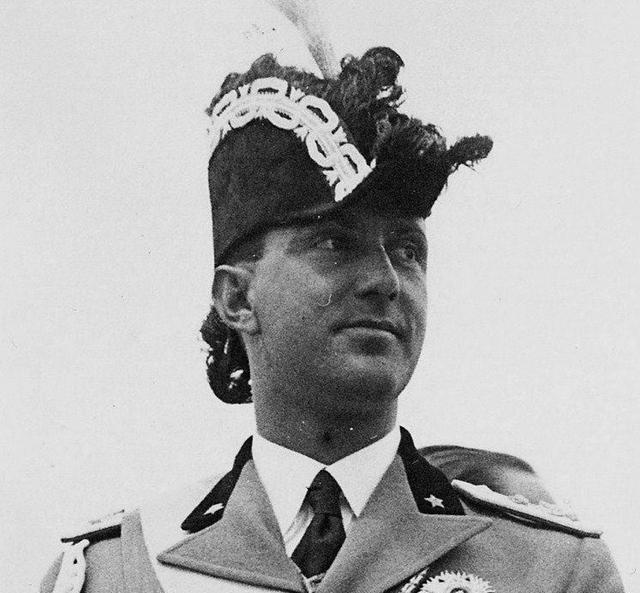 1946年5月9日,翁贝托二世在其父维克多·伊曼纽尔三世退位后,成为了