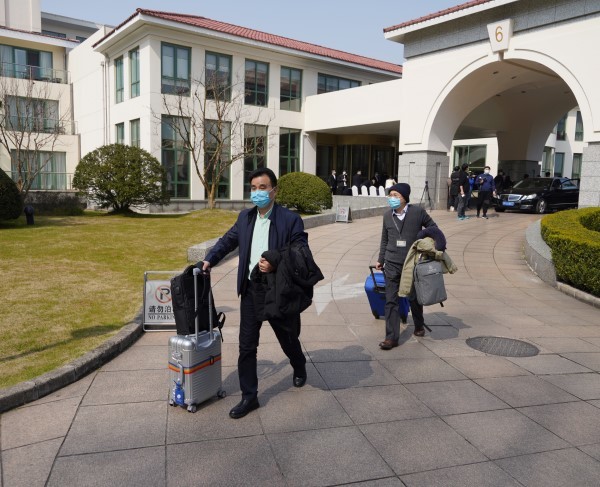 在沪全国政协委员上午抵京出席全国政协十三届五次会议国航股份上海分公司