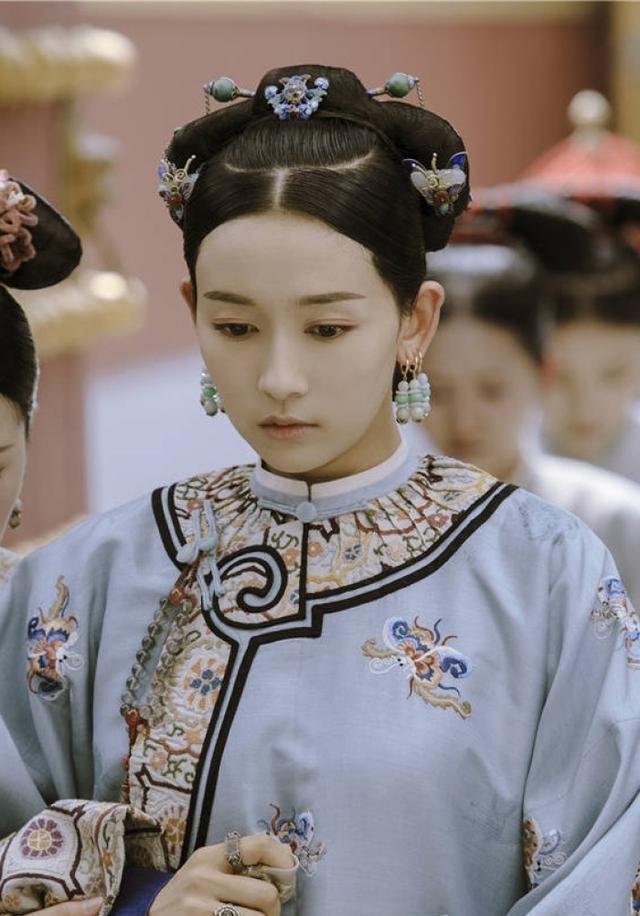 初封庆嫔.累进庆贵妃.乾隆三十三年陆氏晋封为庆贵妃.