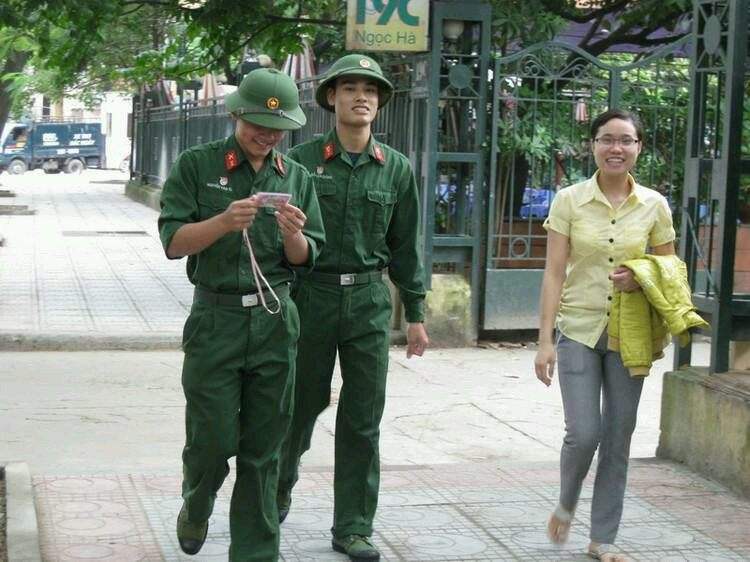 模仿咱們最成功的國家越南全身除了軍帽其他都是中國製造