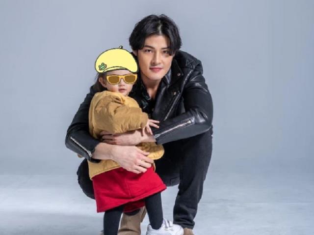 男星寇家瑞自曝当爸与女友恋爱7年仍不结婚女儿1岁长相出众