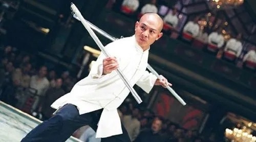 更在经历过印尼海啸之后,看透了人世无常,决定在自己死后把大部分的