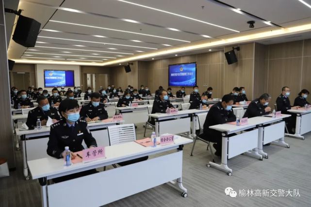 会上,支部委员郭彦伟宣读了先进集体和先进个人表彰决定,纪检员姬涛