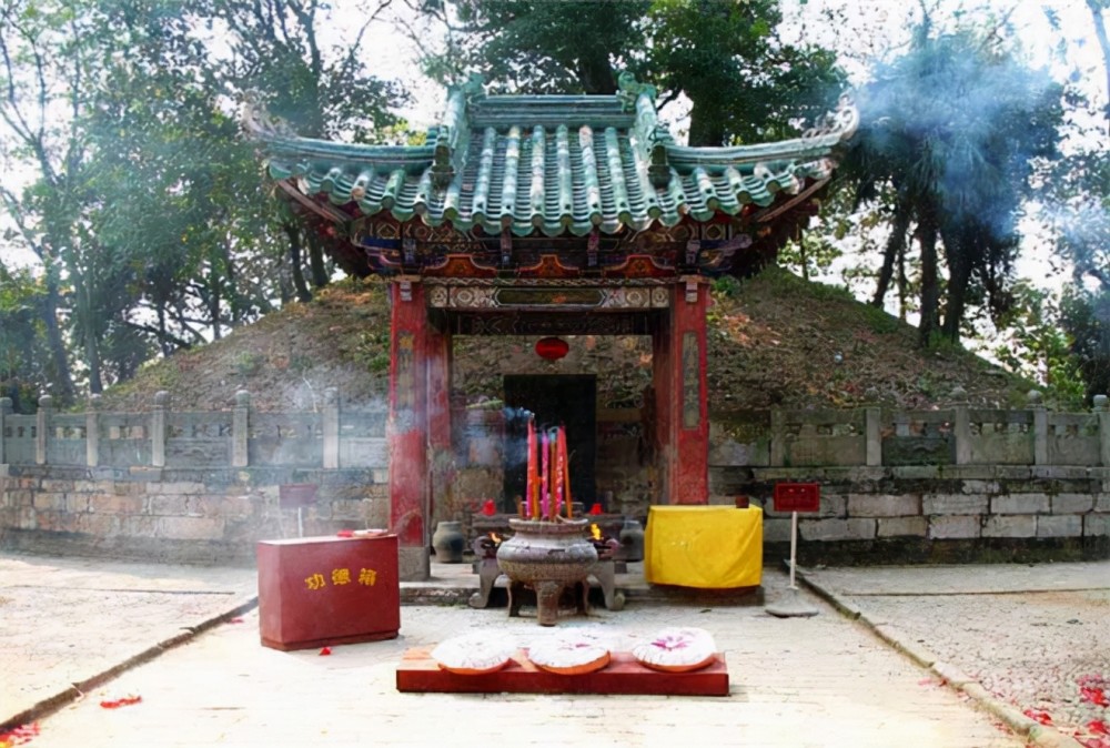 成都一农民挖出三国黄忠墓因怕承担毁墓罪名故意隐瞒不说