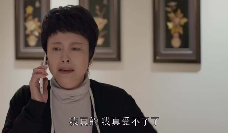 郝母的扮演者李小燕也是国家一级演员,更是在近几年的影视作品中成了