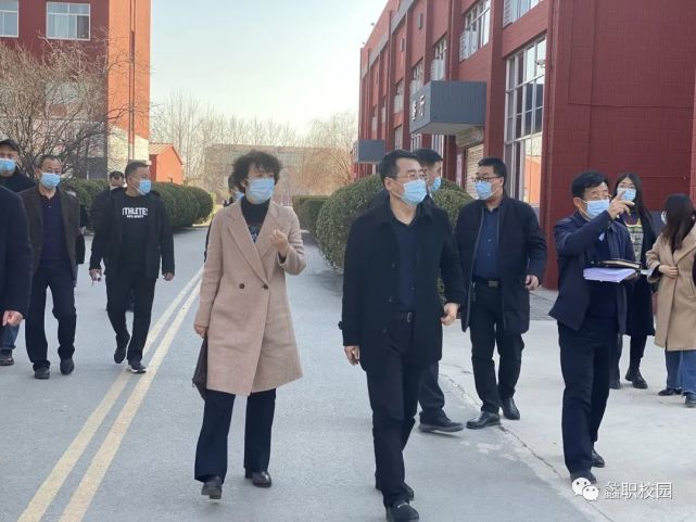 刘同会处长莅临我校,对学校开学重点工作进行检查,县教体局张亚强局长