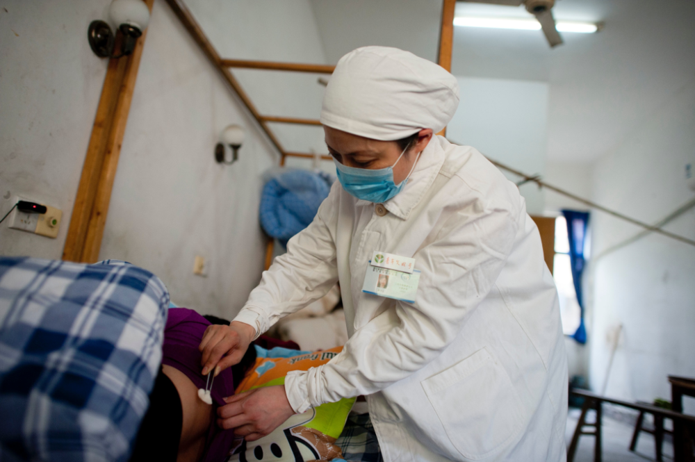 全国人大代表潘美儿让麻风病人更有尊严地生活