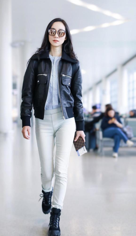 韩雪都奔四了还这么有气质穿格纹西装配长筒靴气场全开