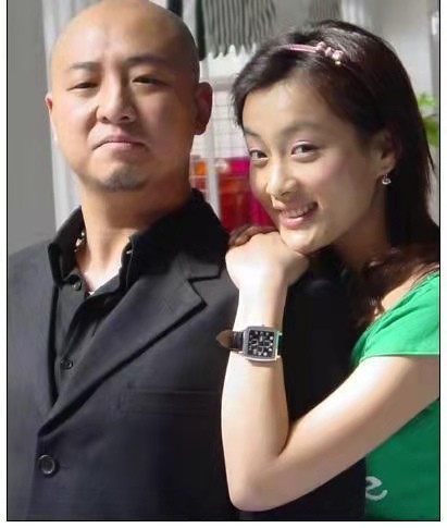 可是后来这个猪头娶了华子的女朋友露露,一个一无所有的北漂女,不,还