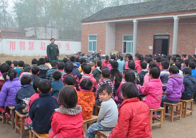 西南财经大学怎么样父亲学雷锋登场标版