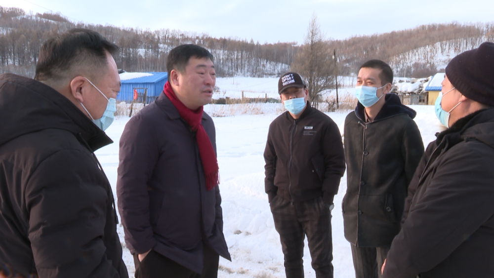 刘淼群强调,要抢抓项目建设黄金期,一手抓好疫情防控