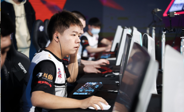 传奇选手念旧大将风范已成纵横赛场意气风发