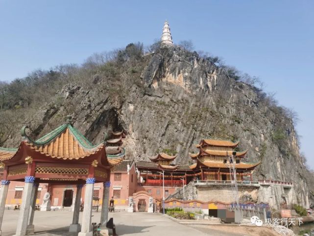 江华县城至高点豸山,山下古寺三教合一,山上宝塔以镇文运