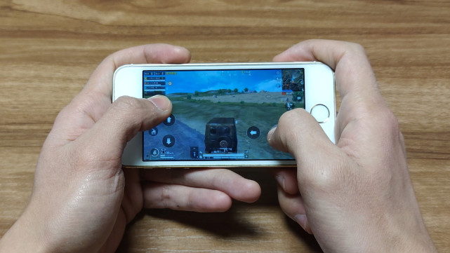 8年前的iphone 5s有多强?现在还能玩王者荣耀与和平精英