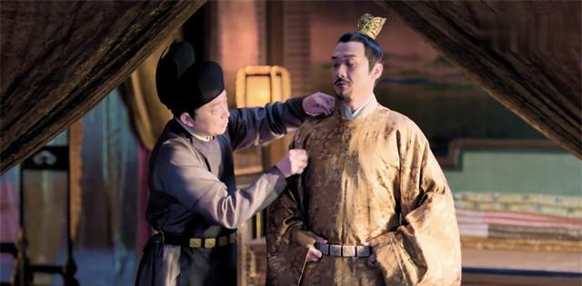 贴加官的行刑手段也是非常的简单,首先犯人会被固定在一张椅子上,为了