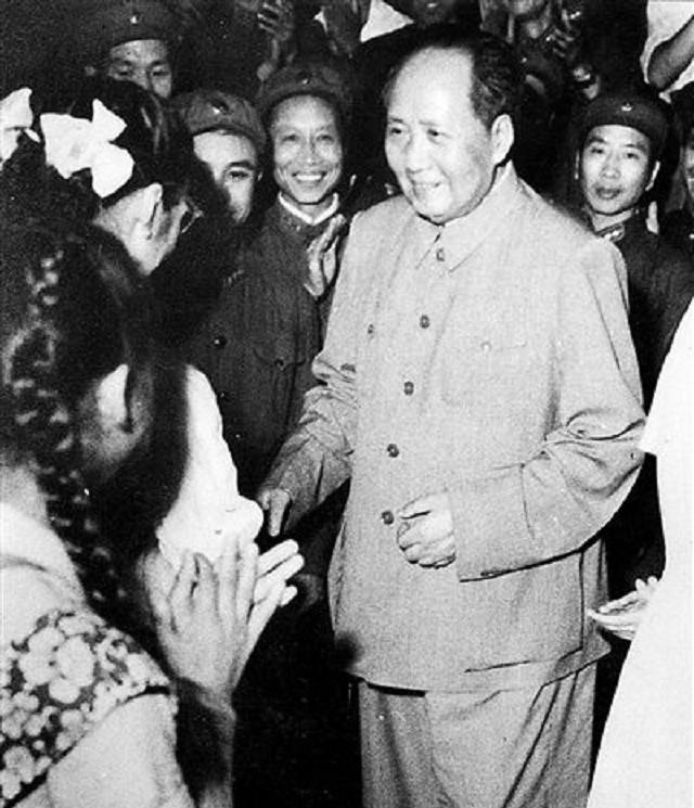 1969年中国面临核威胁，毛主席发出命令：中央领导人撤出北京七年级下册英语学练优
