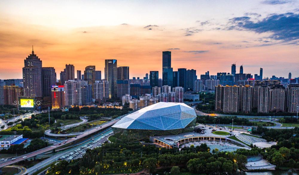 初见沈阳东北唯一的新一线城市大钻石般的建筑太惊艳
