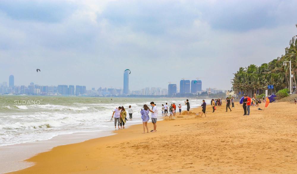 但比起每次去三亞於度假酒店感受大海,沙灘和陽光,海口的城市風情相對