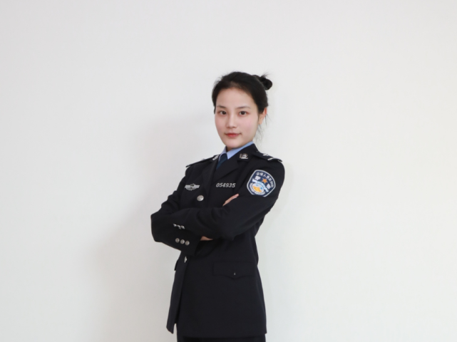 警花说来啦快为你心目中的她投上一票