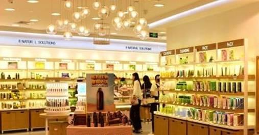 日本少女护肤品排行榜_中国美女在日本买了5瓶化妆品,旁边店员说话后,中国美女退掉了