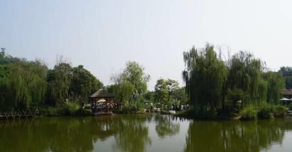 成都深處山水古鎮半邊山江半邊城館內建館奇景值得你一遊