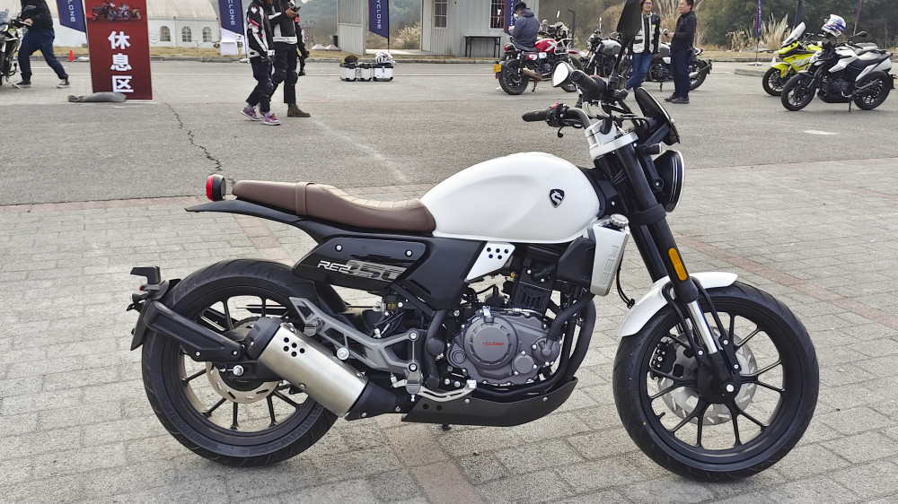 赛科龙re2预售价公布 入门级复古新选择_腾讯新闻