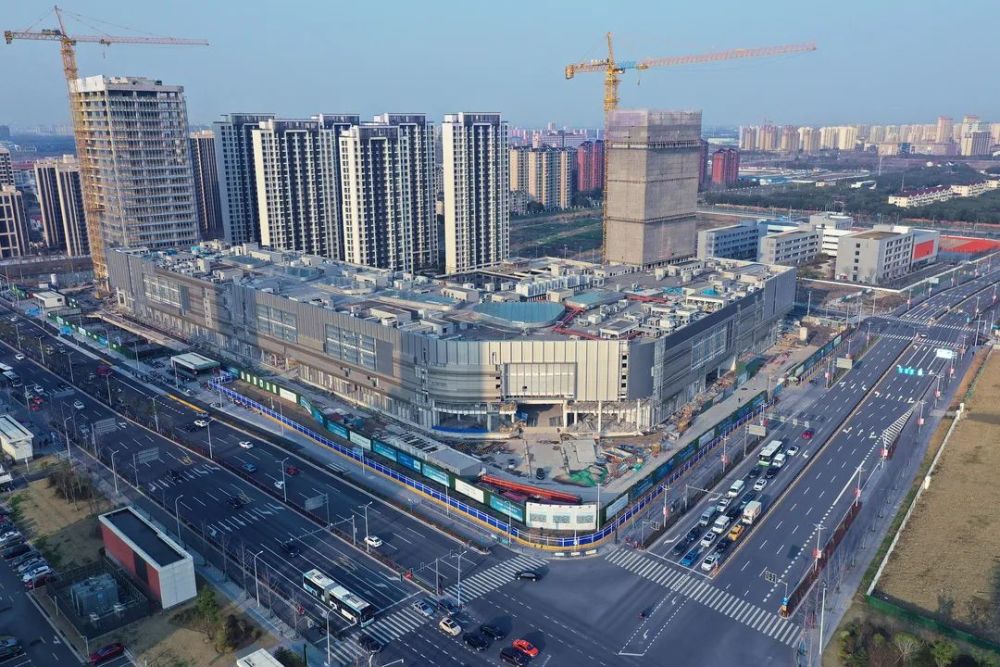 龙湖上海奉贤天街位于奉贤新城——金海公路3800号,总体量14万平方米