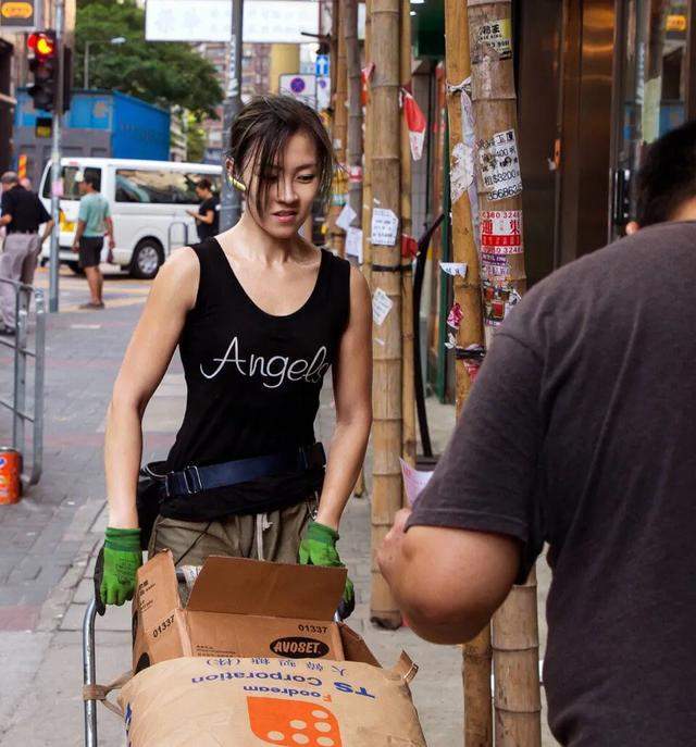朱芊佩香港最美女搬运工曾在相亲节目被富豪牵走现状如何