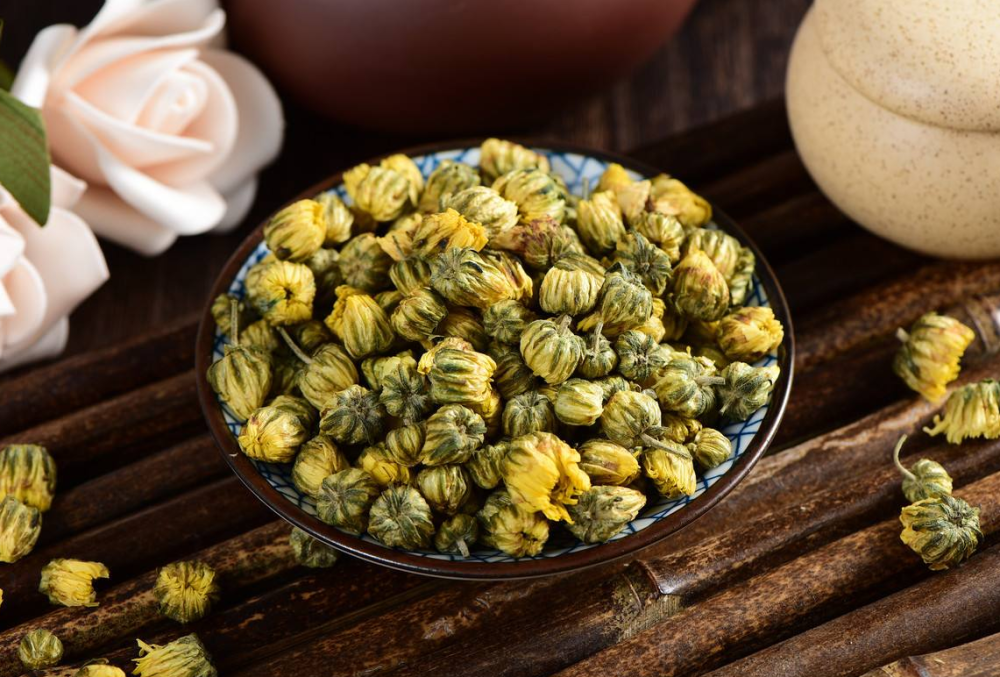 平民补药杭白菊保温杯里枸杞的最佳搭档