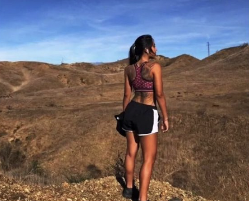 "高天韵逐渐迷恋上了这种感觉,此时的她,心里只有一个念头:"最开始,我