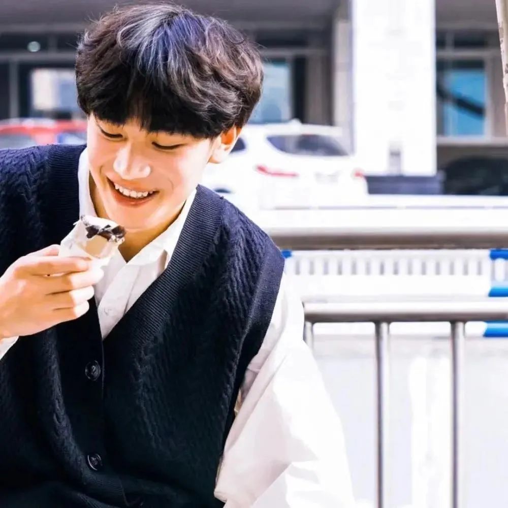 头像半路下车的人很多你不必耿耿于怀