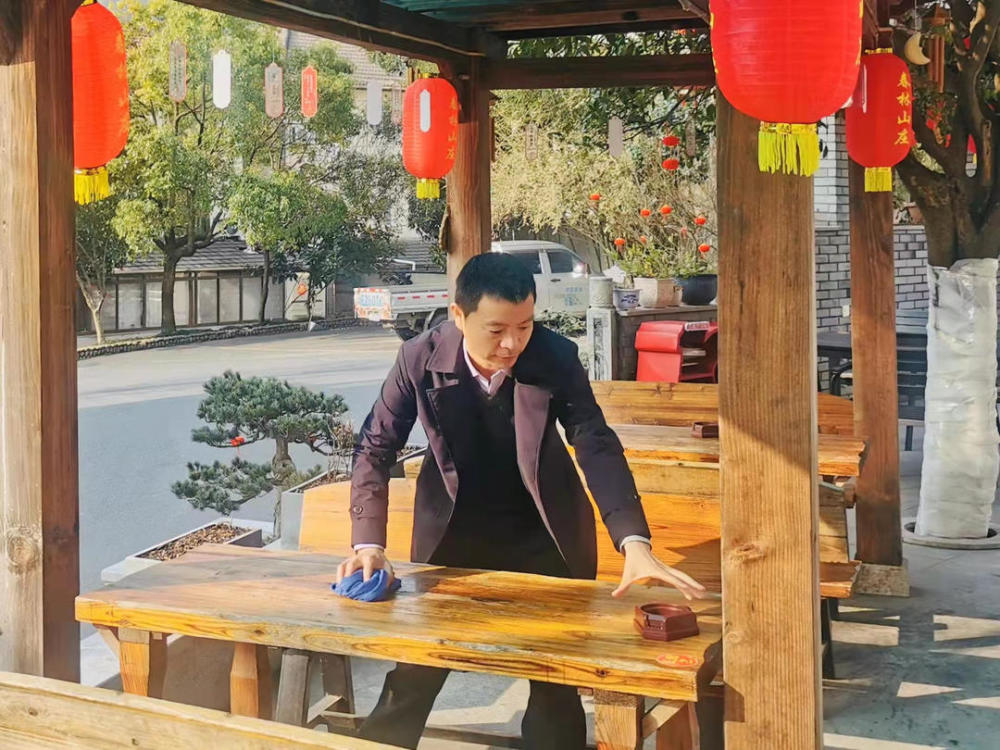 追梦这十年浙江春林山庄主人潘春林守住绿水青山迎来幸福生活