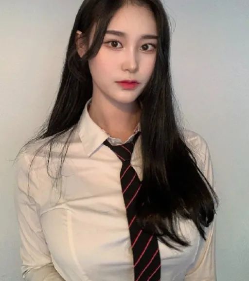 纯欲风校花"不科学身材"引围观…网友:太太太心动了!_腾讯新闻