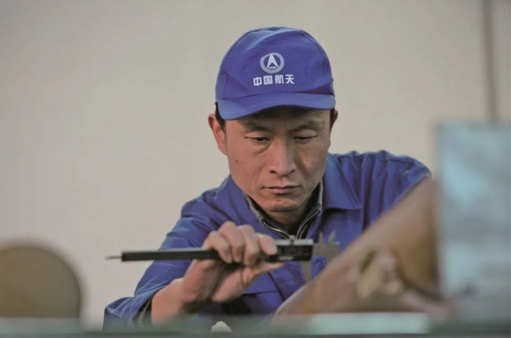 徐立平雕刻火药的大国工匠